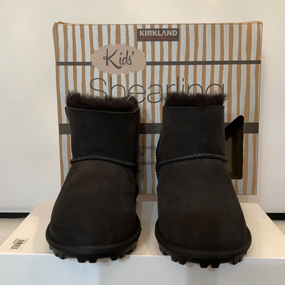 NEW KIRKLAND SIGNATURE KIDS SHEARLING BOOTS